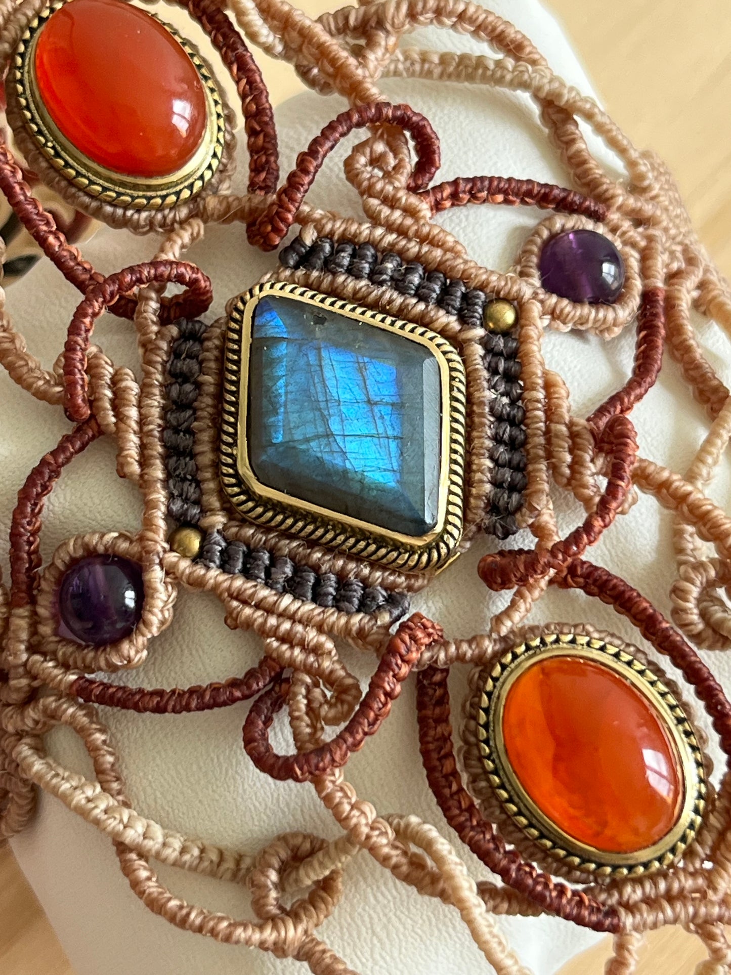 Manchette Ostara XL en micro-macramé