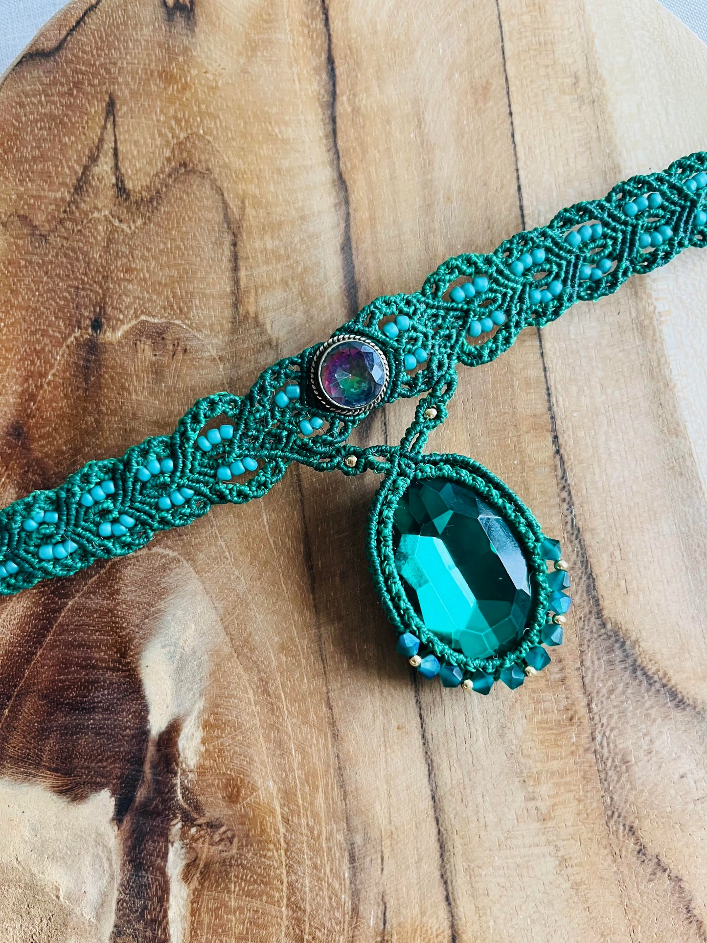 Collier en micro-macramé Swaroski vert