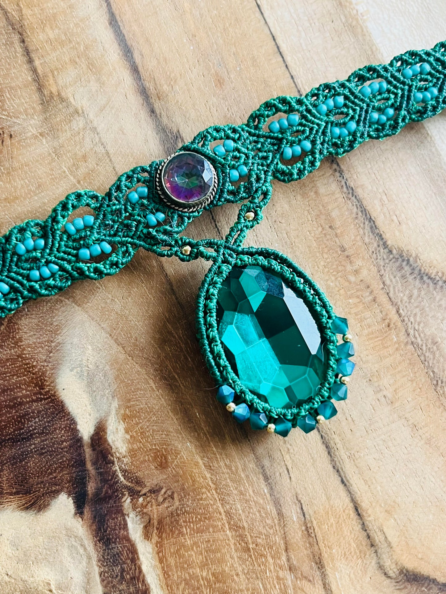 Collier en micro-macramé Swaroski vert