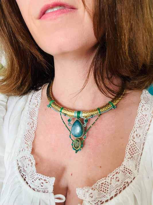 Torque en micro-macramé Isaé Emeraude